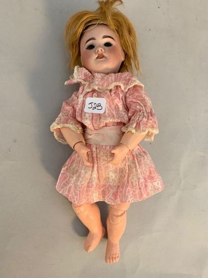 J23 Poupée, tête en porcelaine, SFBJ Paris,...
