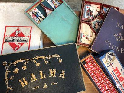 J30 Ensemble de cinq jeux dans leur coffret:...