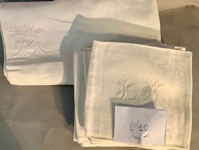 L10 Nappe en damassé à décor de pampres de...