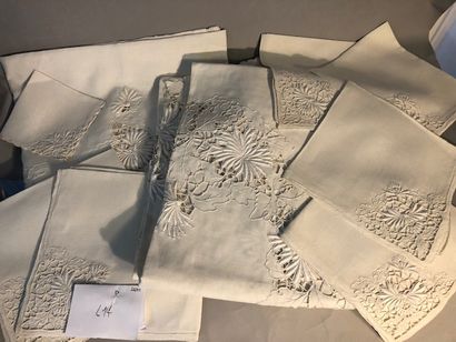 L13 Nappe en lin et coton et incrustation...