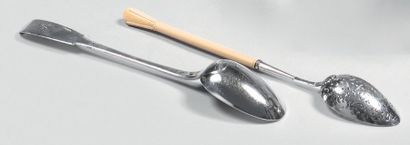 Cuillère à ragoût en argent, modèle uni-plat,...