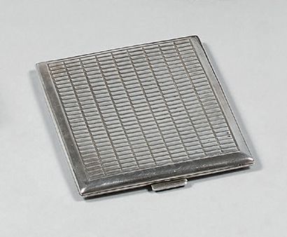 Etui à cigarettes rectangulaire en argent...