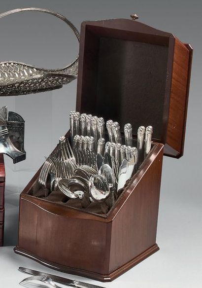 CHRISTOFLE. Modèle ARIA

Ménagère en métal...