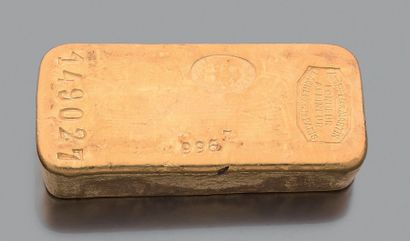 Lingot en or jaune, numéroté 149 027. Titre...