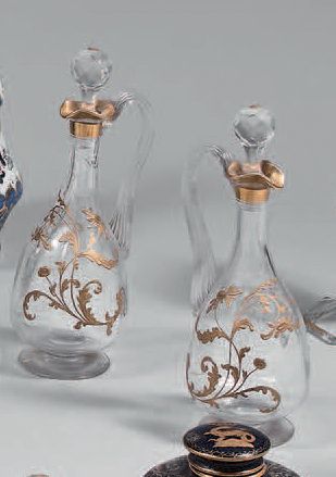 Deux parties de service à eau en cristal...