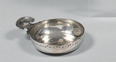Tasse à vin en argent uni, l'appui-pouce...