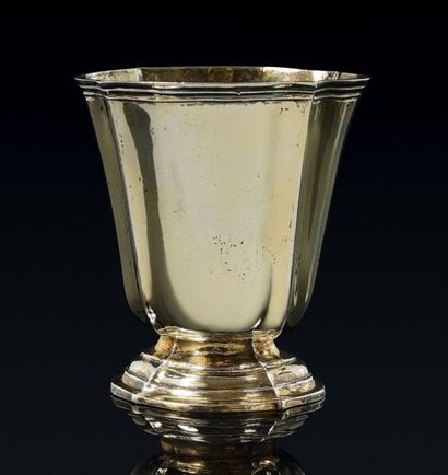 Timbale ovale en vermeil, à côtes pincées,...