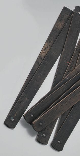 Fort ensemble comprenant: canifs; tire-bottines;...