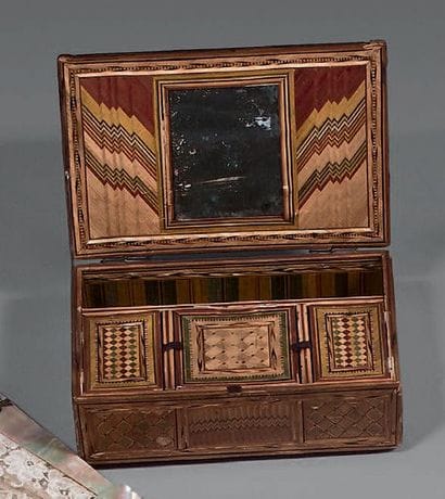 Ensemble comprenant:
- Une boîte en marqueterie...