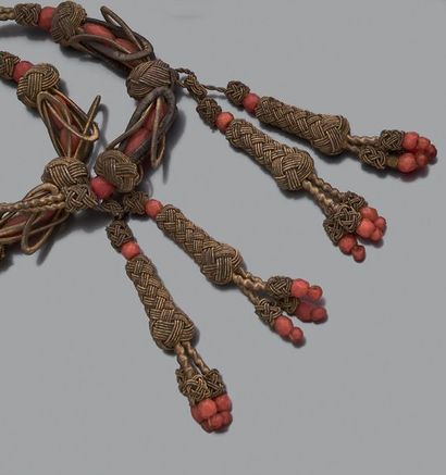 Paire de bracelets en filins dorés à décor...