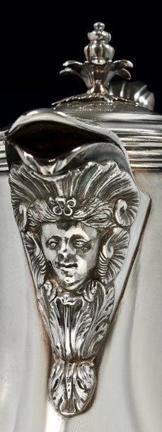Aiguière en argent uni, de forme balustre,...