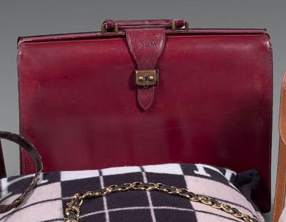 HERMES Paris

Porte-documents en cuir rouge,...