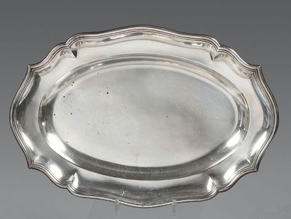 Plat ovale en argent (950), la bordure à...