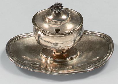 Petite saucière en argent (950) de forme...