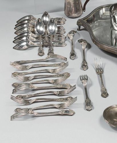 Douze couverts à entremets en argent (950),...