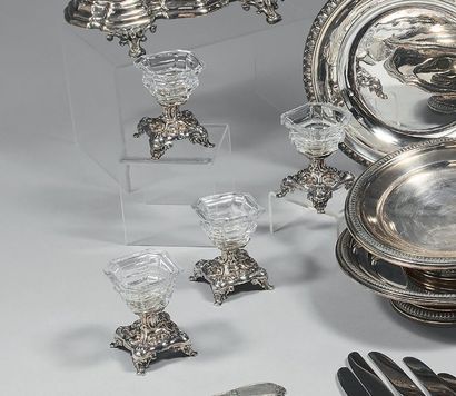 Suite de quatre salerons en cristal, monture...