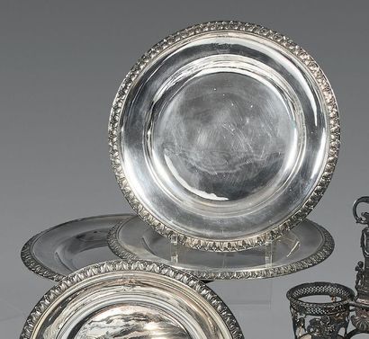 Suite de quatre assiettes en argent (950),...