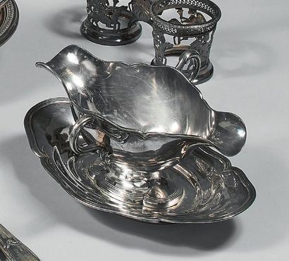Saucière sur son dormant en argent (950),...