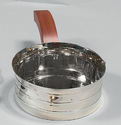 Petite casserole en argent uni (950), à trois...