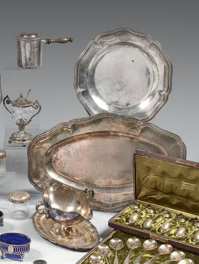 Ensemble en argent (950), à contours et moulures...