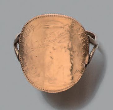 Bague en or jaune 18K (750), ornée d'une...