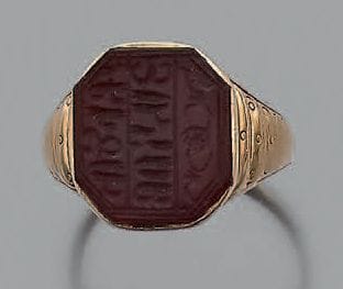 Bague de genre chevalière en alliage d'or...