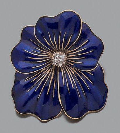 Broche en or jaune 18K (750), figurant une...
