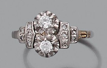 Bague en or gris 18K (750), ornée de deux...