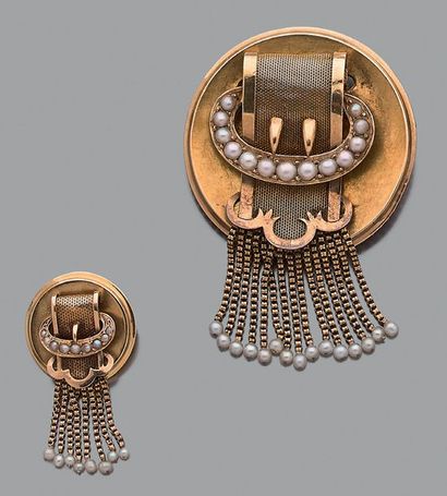 Deux broches en or jaune 18K (750), chacune...
