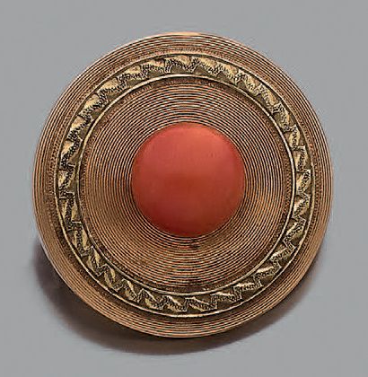 Broche ronde en or jaune 18K (750), formée...