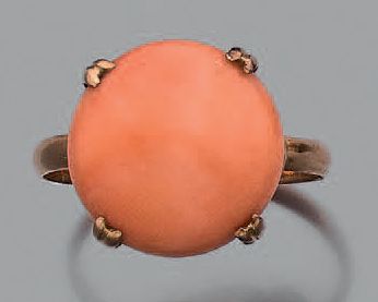 Bague en or jaune 18K (750), ornée d'un bouton...