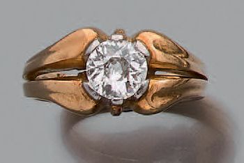 Bague en or jaune 18K (750) et platine, ornée...