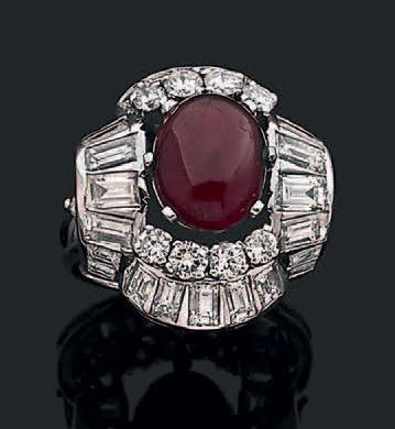 Bague dôme en platine (950), ornée d'un rubis...