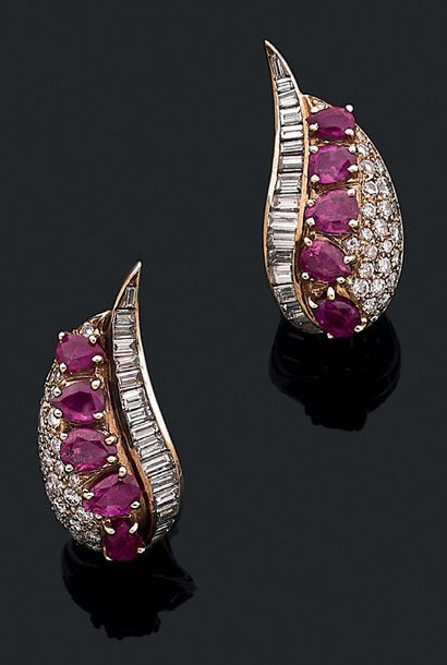 Paire de clips d'oreilles en or jaune 18K...