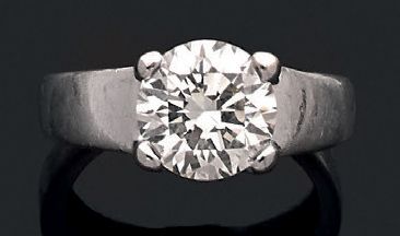 Bague demi-jonc en or gris 18 K (750), sertie...