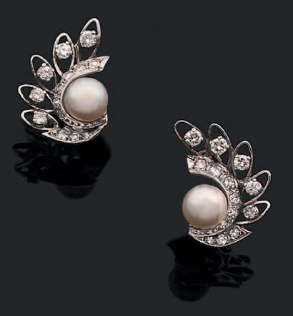 Paire de clips d'oreilles en or gris 18K...