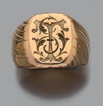 Bague de genre chevalière en or jaune 18K...