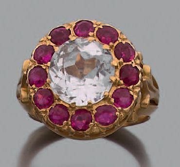 Bague ronde en or jaune 18K (750), ornée...