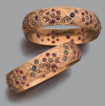 Deux bracelets rigides en or jaune 18K (750),...