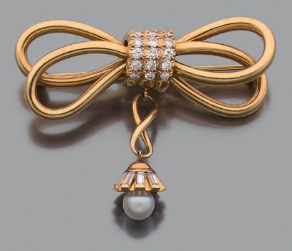 Broche en or jaune 18K (750), stylisée d'un...