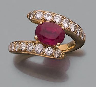 Bague croisée en or jaune 18K (750), ornée...