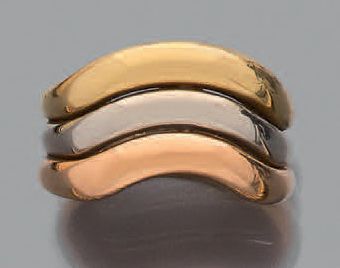 Bague en ors de couleurs 18K (750), formée...