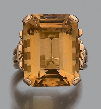 Bague en or jaune 18K (750), ornée d'une...