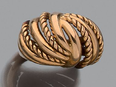Bague demi-jonc en or jaune 18K (750), formée...