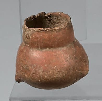 Set of two small vases probably shamanic.
They...