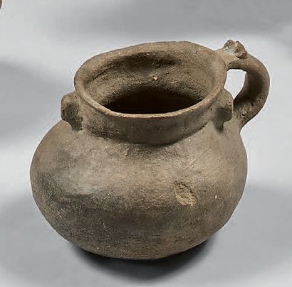 Set of two small vases probably shamanic.
They...