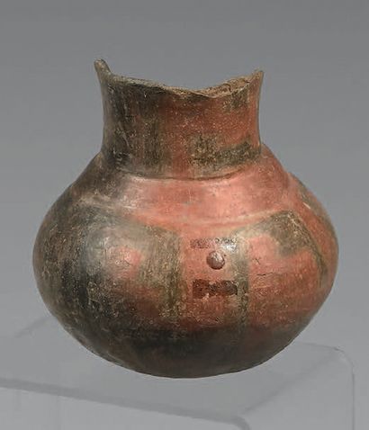 Set of:
- vase with two handles and fishnet...