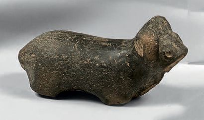Vocal lama with a stylized shape.
Beige terracotta...