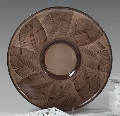 D'AVESN
Large cup made of pressed moulded...