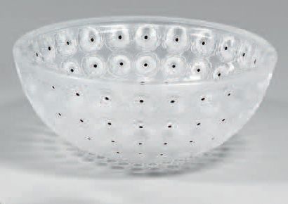 LALIQUE FRANCE
NEMOURS round bowl in pressed...